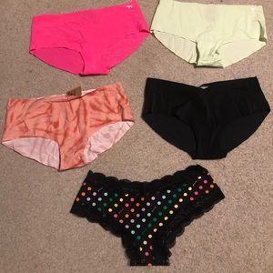 NWT VS size M hipsters